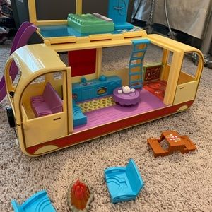Peppa pig camper in good condition with accessories